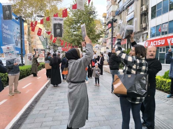 Kocaeli’de gelenek bozulmadı: Ağaçlar yine kitap açtı
